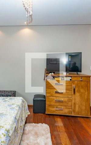 Casa à venda com 305m², 4 quartos e 2 vagas Casa à venda com 305m², 4 quartos e 2 vagasSuíte