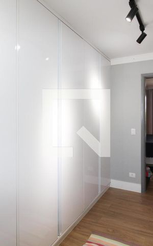 Casa à venda com 250m², 4 quartos e 3 vagas Casa à venda com 250m², 4 quartos e 3 vagasCloset da suíte 1