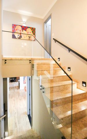 Casa à venda com 250m², 4 quartos e 3 vagas Casa à venda com 250m², 4 quartos e 3 vagasCorredor