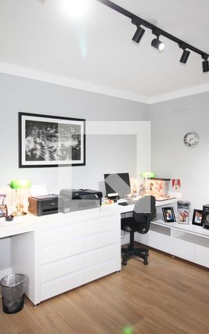 Casa à venda com 250m², 4 quartos e 3 vagas Casa à venda com 250m², 4 quartos e 3 vagasQuarto 1