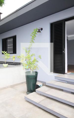 Casa à venda com 250m², 4 quartos e 3 vagas Casa à venda com 250m², 4 quartos e 3 vagasVaranda da Suíte 1