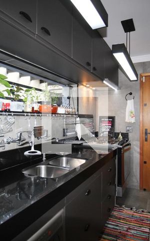 Casa à venda com 250m², 4 quartos e 3 vagas Casa à venda com 250m², 4 quartos e 3 vagasCozinha