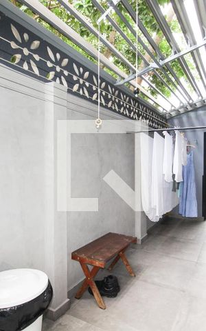 Casa à venda com 250m², 4 quartos e 3 vagas Casa à venda com 250m², 4 quartos e 3 vagasQuintal