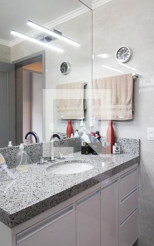Casa à venda com 250m², 4 quartos e 3 vagas Casa à venda com 250m², 4 quartos e 3 vagasBanheiro da Suíte 2