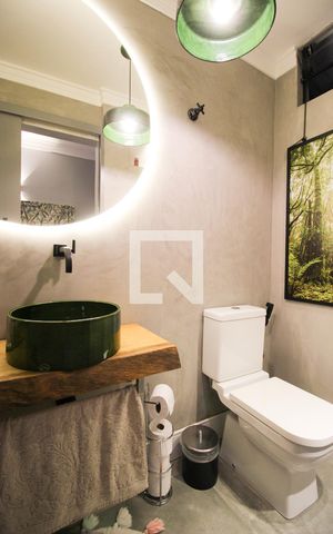 Casa à venda com 250m², 4 quartos e 3 vagas Casa à venda com 250m², 4 quartos e 3 vagasLavabo