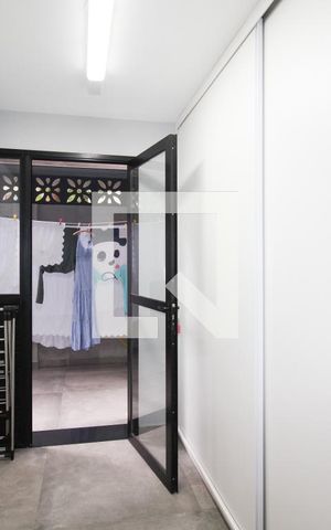 Casa à venda com 250m², 4 quartos e 3 vagas Casa à venda com 250m², 4 quartos e 3 vagasQuarto de Serviço