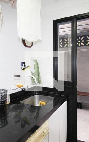 Casa à venda com 250m², 4 quartos e 3 vagas Casa à venda com 250m², 4 quartos e 3 vagasÁrea de Serviço