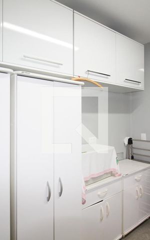 Casa à venda com 250m², 4 quartos e 3 vagas Casa à venda com 250m², 4 quartos e 3 vagasQuarto de Serviço