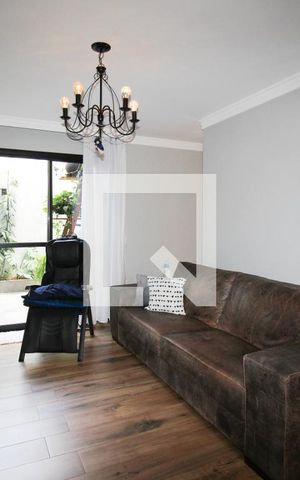 Casa à venda com 250m², 4 quartos e 3 vagas Casa à venda com 250m², 4 quartos e 3 vagasSala