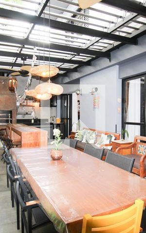 Casa à venda com 250m², 4 quartos e 3 vagas Casa à venda com 250m², 4 quartos e 3 vagasChurrasqueira