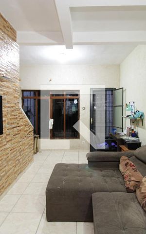 Casa à venda com 108m², 3 quartos e 2 vagasSala