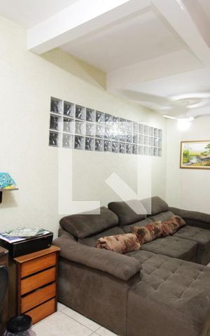 Casa à venda com 108m², 3 quartos e 2 vagasSala