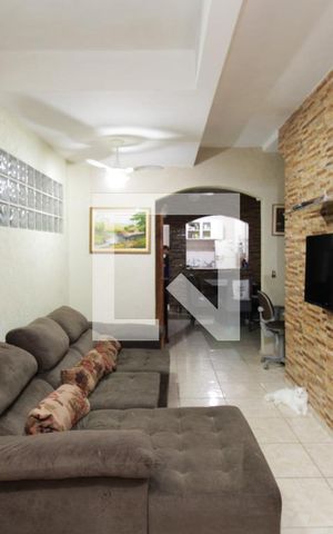 Casa à venda com 108m², 3 quartos e 2 vagasSala