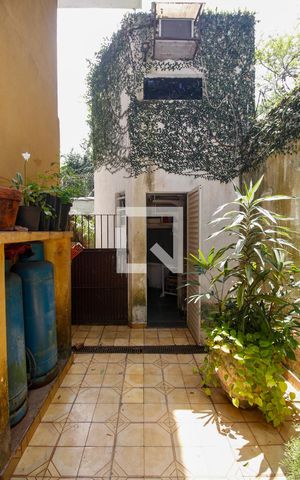 Casa à venda com 1000m², 5 quartos e 7 vagasGuarita