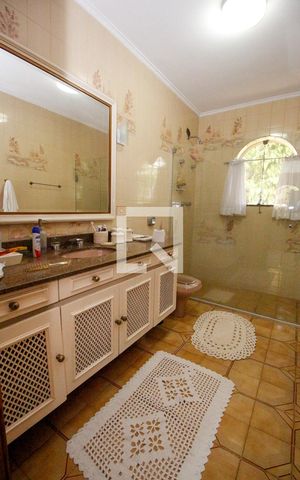 Casa à venda com 1000m², 5 quartos e 7 vagas Casa à venda com 1000m², 5 quartos e 7 vagasBanheiro da Suíte 4