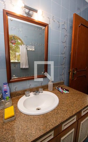 Casa à venda com 1000m², 5 quartos e 7 vagasBanheiro da Suíte 1