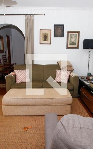 Casa à venda com 1000m², 5 quartos e 7 vagasSala de TV