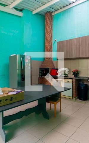 Casa à venda com 90m², 4 quartos e 3 vagas Casa à venda com 90m², 4 quartos e 3 vagasÁrea comum - Churrasqueira