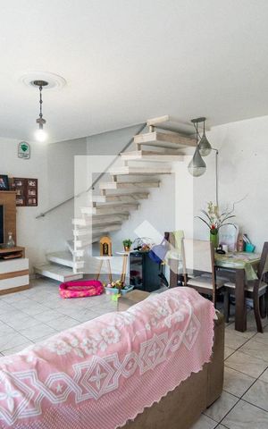 Casa à venda com 140m², 3 quartos e 2 vagas Casa à venda com 140m², 3 quartos e 2 vagasSala