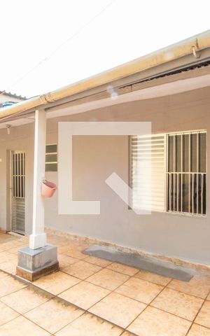 Casa para alugar com 40m², 1 quarto e sem vaga Casa para alugar com 40m², 1 quarto e sem vagaEntrada