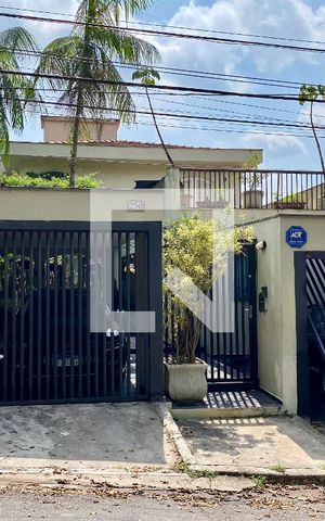 Casa à venda com 382m², 4 quartos e 4 vagasFachada