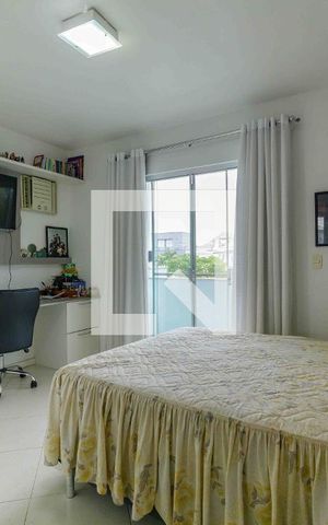 Casa de condomínio à venda com 329m², 4 quartos e 2 vagas Casa de condomínio à venda com 329m², 4 quartos e 2 vagasSuíte 3