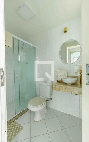 Casa de condomínio à venda com 329m², 4 quartos e 2 vagas Casa de condomínio à venda com 329m², 4 quartos e 2 vagasBanheiro da Área de Lazer