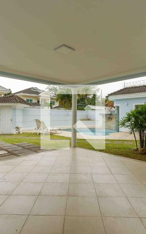 Casa de condomínio à venda com 329m², 4 quartos e 2 vagas Casa de condomínio à venda com 329m², 4 quartos e 2 vagasÁrea de Lazer