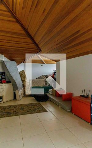 Casa de condomínio à venda com 329m², 4 quartos e 2 vagas Casa de condomínio à venda com 329m², 4 quartos e 2 vagasSótão