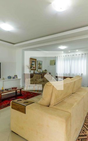 Casa de condomínio à venda com 329m², 4 quartos e 2 vagas Casa de condomínio à venda com 329m², 4 quartos e 2 vagasSala