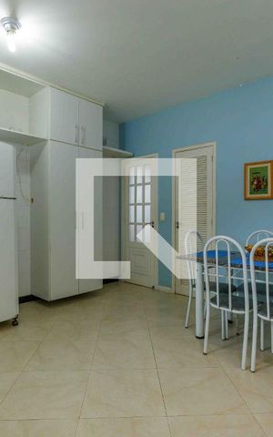 Casa de condomínio à venda com 329m², 4 quartos e 2 vagas Casa de condomínio à venda com 329m², 4 quartos e 2 vagasCozinha
