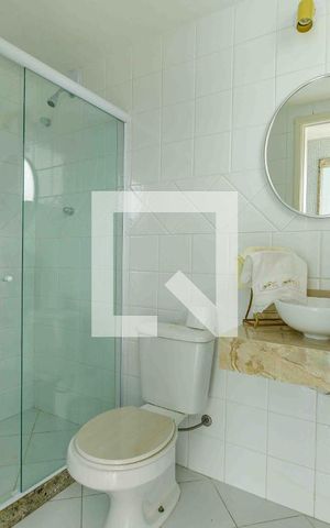 Casa de condomínio à venda com 329m², 4 quartos e 2 vagas Casa de condomínio à venda com 329m², 4 quartos e 2 vagasBanheiro da Área de Lazer