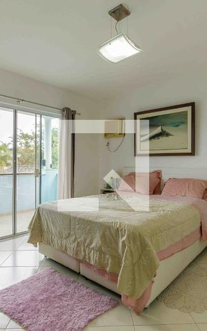 Casa de condomínio à venda com 329m², 4 quartos e 2 vagas Casa de condomínio à venda com 329m², 4 quartos e 2 vagasSuíte 1