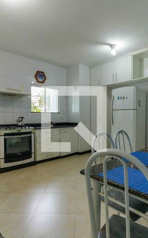 Casa de condomínio à venda com 329m², 4 quartos e 2 vagas Casa de condomínio à venda com 329m², 4 quartos e 2 vagasCozinha