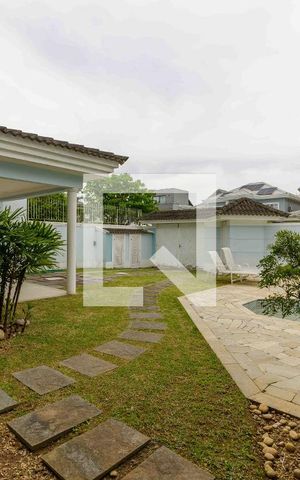 Casa de condomínio à venda com 329m², 4 quartos e 2 vagas Casa de condomínio à venda com 329m², 4 quartos e 2 vagasÁrea de Lazer