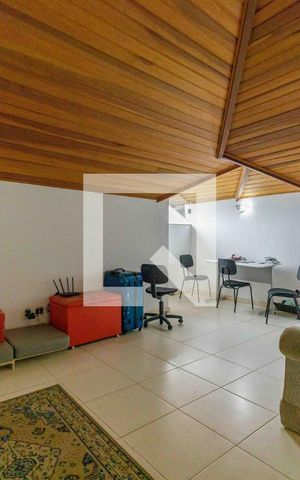 Casa de condomínio à venda com 329m², 4 quartos e 2 vagas Casa de condomínio à venda com 329m², 4 quartos e 2 vagasSótão