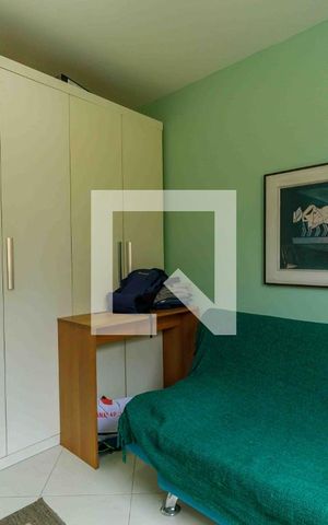 Casa de condomínio à venda com 329m², 4 quartos e 2 vagas Casa de condomínio à venda com 329m², 4 quartos e 2 vagasQuarto