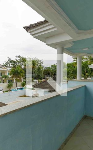 Casa de condomínio à venda com 329m², 4 quartos e 2 vagas Casa de condomínio à venda com 329m², 4 quartos e 2 vagasVaranda da Suíte 3