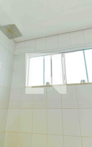 Casa de condomínio à venda com 329m², 4 quartos e 2 vagas Casa de condomínio à venda com 329m², 4 quartos e 2 vagasBanheiro da Suíte 1