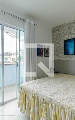 Casa de condomínio à venda com 329m², 4 quartos e 2 vagas Casa de condomínio à venda com 329m², 4 quartos e 2 vagasSuíte 3