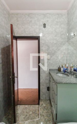 Casa para alugar com 80m², 2 quartos e 2 vagas Casa para alugar com 80m², 2 quartos e 2 vagasBanheiro da Suíte