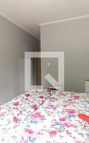 Casa para alugar com 80m², 2 quartos e 2 vagas Casa para alugar com 80m², 2 quartos e 2 vagasSuíte