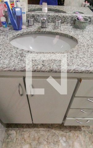 Casa para alugar com 80m², 2 quartos e 2 vagas Casa para alugar com 80m², 2 quartos e 2 vagasBanheiro da Suíte