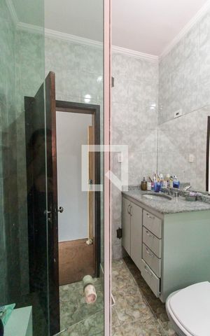 Casa para alugar com 80m², 2 quartos e 2 vagas Casa para alugar com 80m², 2 quartos e 2 vagasBanheiro da Suíte