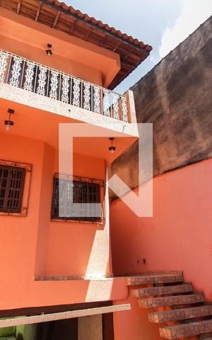 Casa para alugar com 80m², 2 quartos e 2 vagas Casa para alugar com 80m², 2 quartos e 2 vagasFachada
