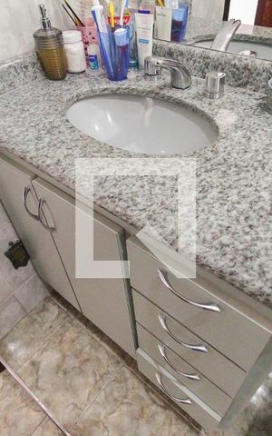 Casa para alugar com 80m², 2 quartos e 2 vagas Casa para alugar com 80m², 2 quartos e 2 vagasBanheiro da Suíte