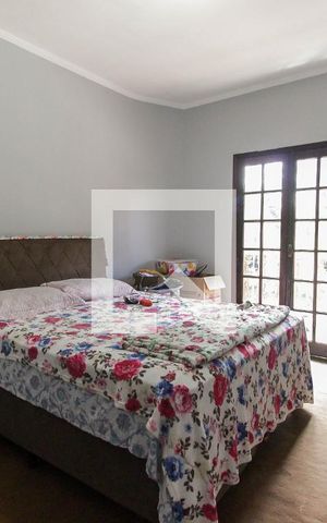 Casa para alugar com 80m², 2 quartos e 2 vagas Casa para alugar com 80m², 2 quartos e 2 vagasSuíte