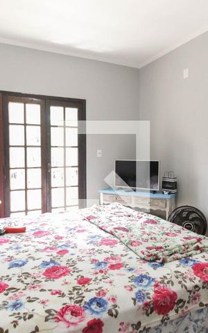 Casa para alugar com 80m², 2 quartos e 2 vagas Casa para alugar com 80m², 2 quartos e 2 vagasSuíte