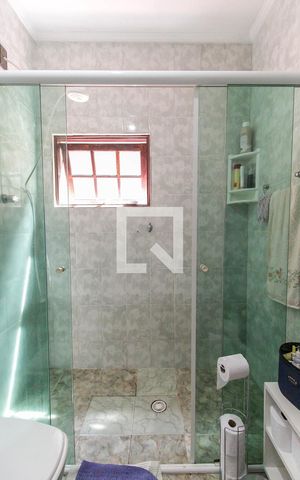 Casa para alugar com 80m², 2 quartos e 2 vagas Casa para alugar com 80m², 2 quartos e 2 vagasBanheiro da Suíte