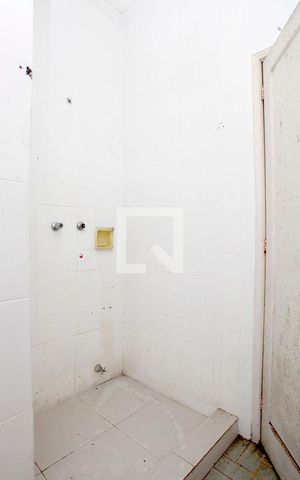 Casa à venda com 358m², 4 quartos e 5 vagasBanheiro Quarto 1 Suíte